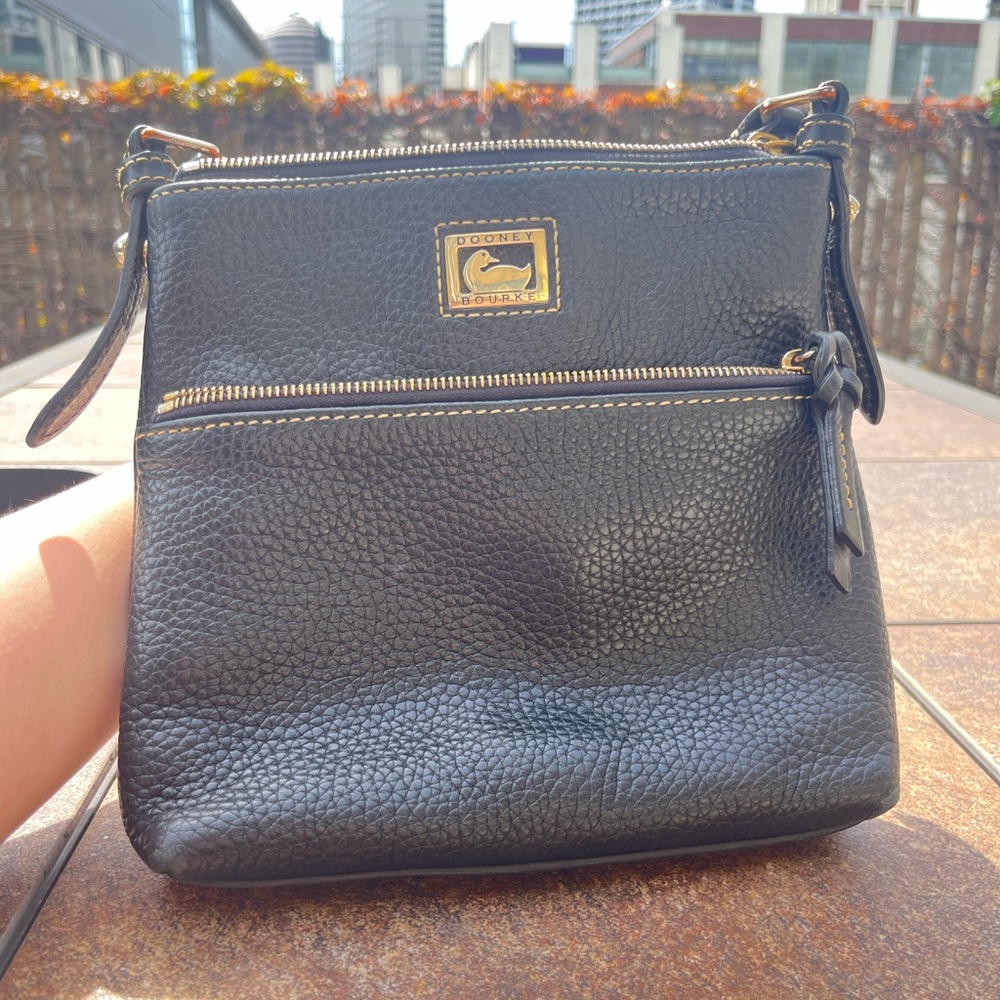 Dooney & Bourke Black GENUINE Leather Dillen Letter Carrier Purse - Picture 3 of 12